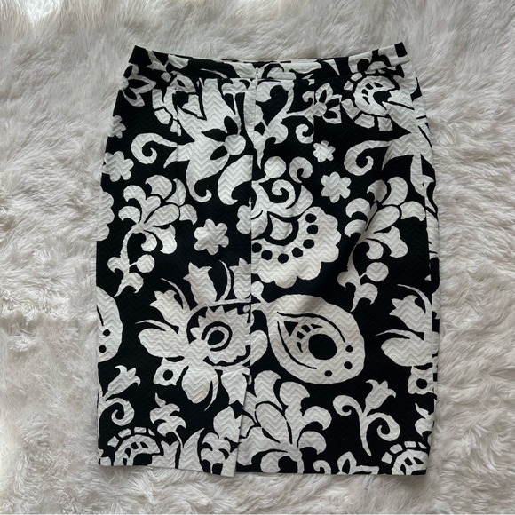 Talbots Black and White Floral Pencil Skirt Size 2 - Picture 5 of 7